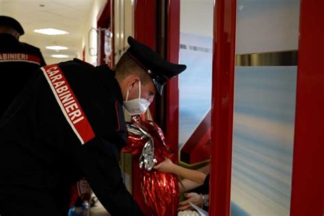 Allievi Carabinieri Donano Uova Pasquali A Bimbi Casa Sollievo