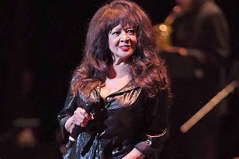 popular american singer passes  lankanorg
