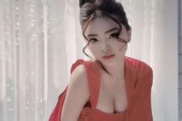 Hot girl nổi như cồn nhờ bức ảnh thẻ khoe dáng táo bạo nhất từ trước đến nay