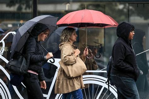 Chuva Forte Coloca Sob Aviso Laranja Santar M Guarda E Castelo Branco