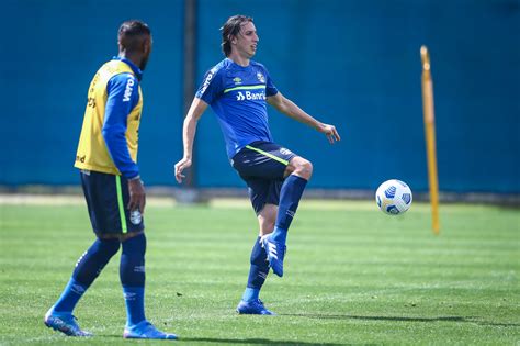 Grêmio Realiza Treino Tático Na Manhã Desta Sexta Feira