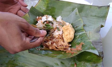 nasi kucing traditional rice dish  central java indonesia