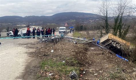 Zonguldak ta feci kaza Kamyon araca çarptı 1 ölü 2 yaralı Son