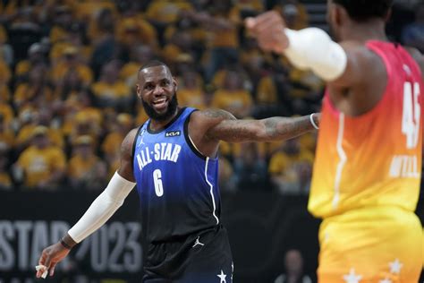 Nba明星賽 開心打卻受傷！詹皇「右手插上籃框」小指扭到 湖人球迷冒冷汗 中天新聞網