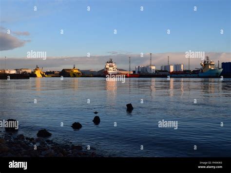 Oil supply vessel in Aberdeen Harbour Stock Photo - Alamy