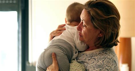 Cette grand mère refuse de garder son petit fils gratuitement voici le