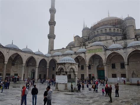 POR TIERRA POR LA TIERRA: La Mezquita Azul