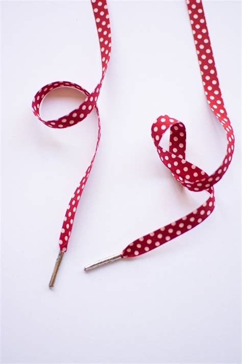 Schoenveters Plat 120cm Rood Met Witte Polkadots Zilveren