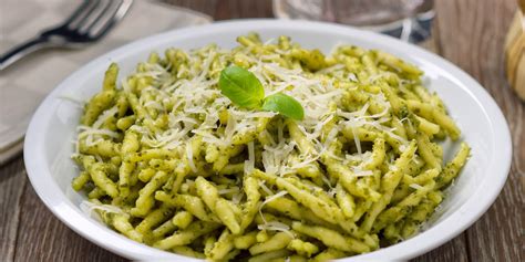 Pesto Genovese Where To Eat The Original Italian Sauce La Cucina