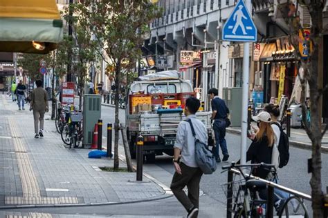 Tokio Japón 1 de noviembre de 2023 Escena de la vida diaria en una