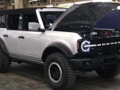 2021 Ford Bronco seemingly revealed in both 2- and 4-door guise - Autoblog