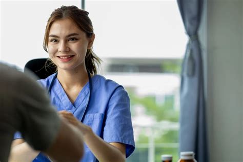 7 Reasons To Become A Nurse