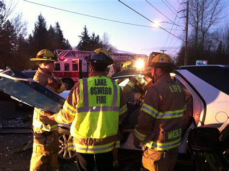 Head On Crash In Lake Oswego Sends Woman To Hospital Snarls Morning