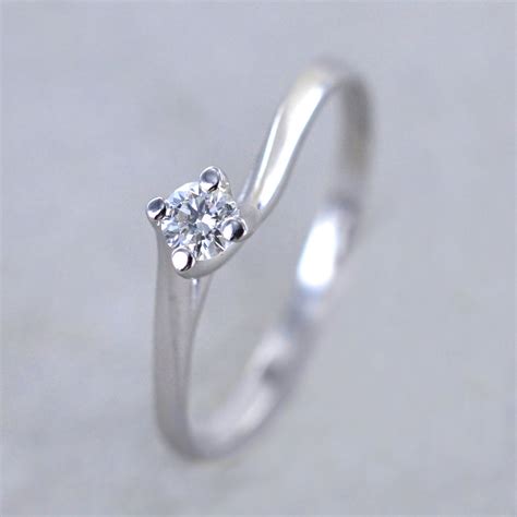 Anello Solitario Piccolo Con Diamante Montatura Valentine Carati