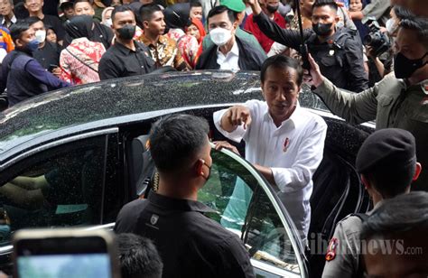 Presiden Jokowi Kunjungi Pasar Kosambi Bandung Foto