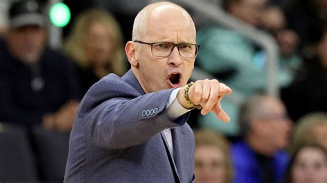 Uconns Dan Hurley Gets Into Heated Confrontation With Fans After Win