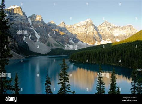 Sunrise Moraine Lake Alberta Canada Stock Photo - Alamy