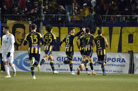 La Juve Stabia Vince In Rimonta A Monopoli Super Piovanello E Il