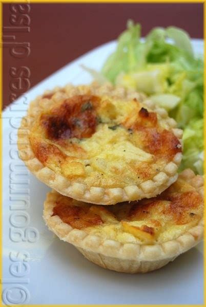 TARTELETTES AU CHEDDAR ET AUX POMMES AROMATISÉES AU THYM