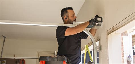 Overhead Garage Door Repair in Toronto | (647) 558-7930 | Free Estimate