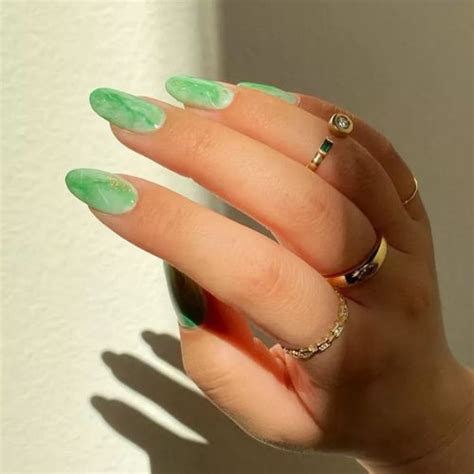 10 Rekomendasi Nail Art Bernuansa Mint Yang Bikin Kuku Terlihat Lebih