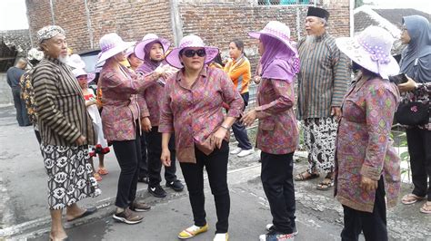 Karnaval Sumowono Tetap Meriah Meski Diguyur Hujan Deras