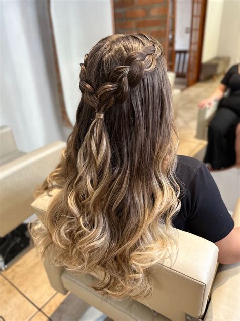 Simples Penteado Madrinha Solto - Pin de Sá Vila Nova em Madrinha | Penteados elegantes, Penteado simples ...