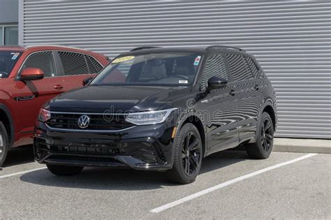Volkswagen Tiguan Se R Line Black Display Vw Offers The Tiguan In S