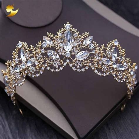 Pin By Cemre On Krali E Bridal Jewelry Crystal Crown Tiaras