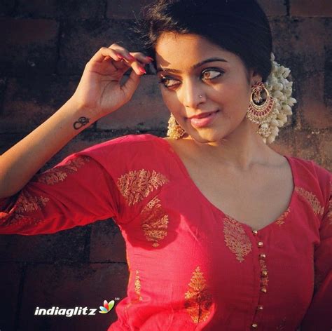 Actress Janani Iyer Hot In Pink Churidar Chudi Indian Actresses Actresses Tamil Actress Photos