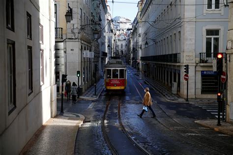 Covid 19 Detidas quatro pessoas por violarem confinamento SIC Notícias