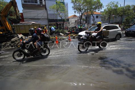 Kebocoran Pipa Pdam Antara Foto