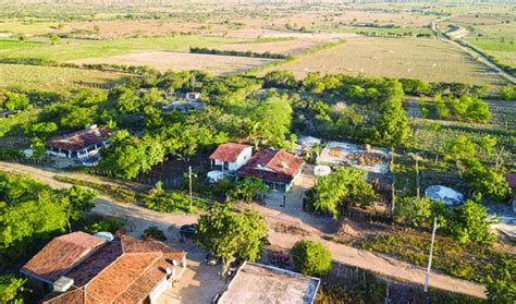 Vista aérea de propriedades dos agricultores familiares no SAB