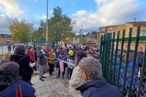 Taglio Del Nastro Per La Nuova Scuola Di Staggia Senese Radiosienatv