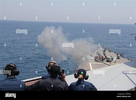 Uss Okane Ddg 77 140712 Stock Photo Alamy