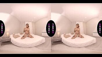 PORNBCN VR Milf española madura se masturba y te come la polla en POV mientras fuma y footjob