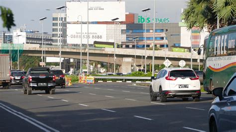 Foto Operasikan East Flyover Bandara Soekarno Hatta Berlakukan