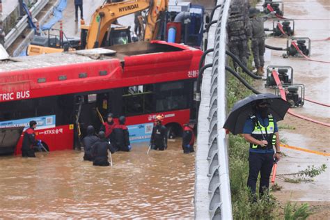 南韓暴雨│最少33死10人失蹤 巴士改道行隧道遭淹沒驚現5屍 星島日報