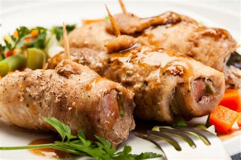 Recette Escalopes de veau roulées aux légumes et aux lardons Marie Claire