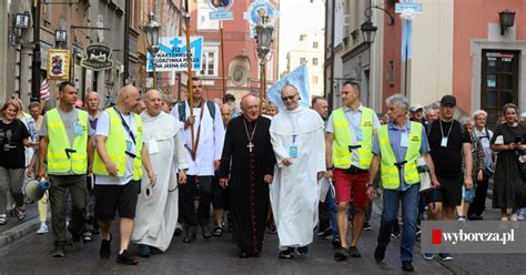 Pielgrzymka z Warszawy Uczestnicy pielgrzymek na Jasną Górę wyruszyli