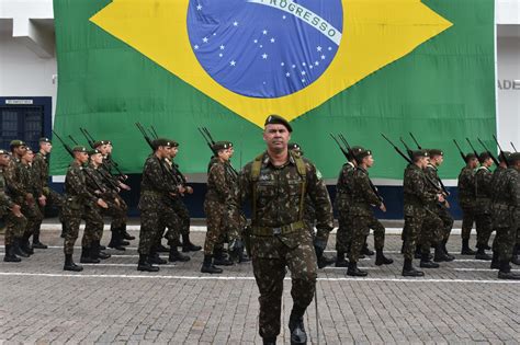 Grupo De Artilharia De Campanha Formatura Al Siva Ao Dia Da Artilharia