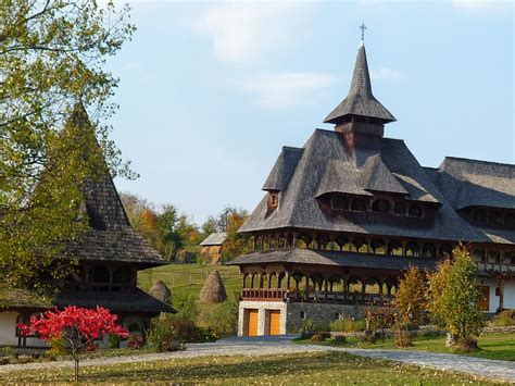 Manastiri Din Romania Man Barsana Maramures