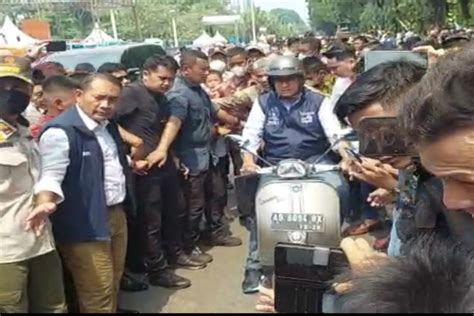 Dari Balai Kota Ke Rumah Anies Baswedan Naik Vespa Klasik Warisan Sang