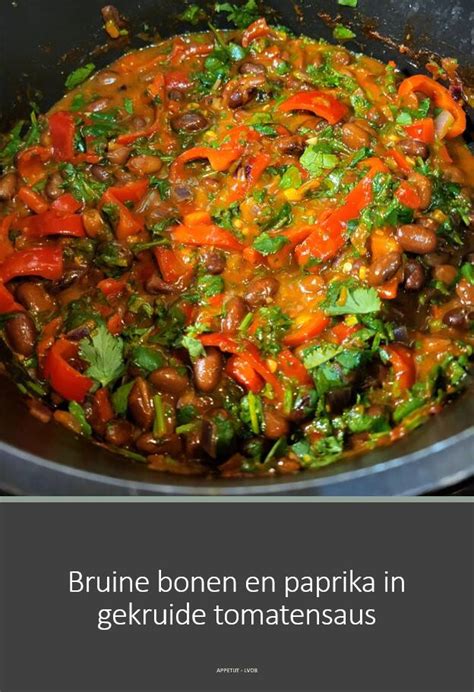Bruine Bonen En Paprika In Gekruide Tomatensaus