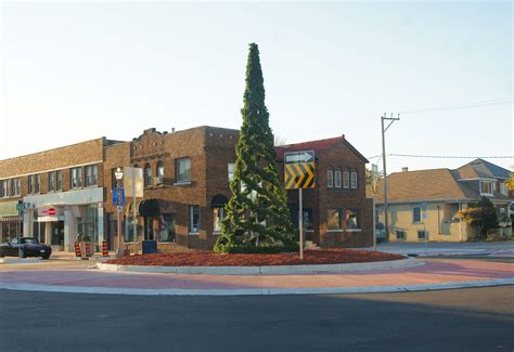 Erie Street La Bella Strada Reopens After Roundabout Construction Decorated For The Holidays