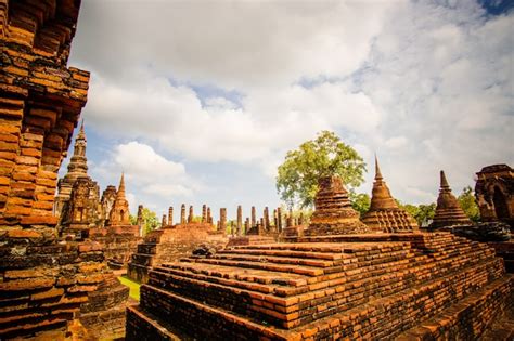 Templo Wat Si Sawai En El Parque Hist Rico De Sukhotai Tailandia