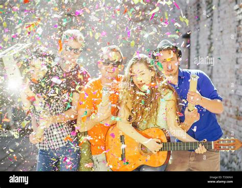 Singing Happy Birthday Hi Res Stock Photography And Images Alamy