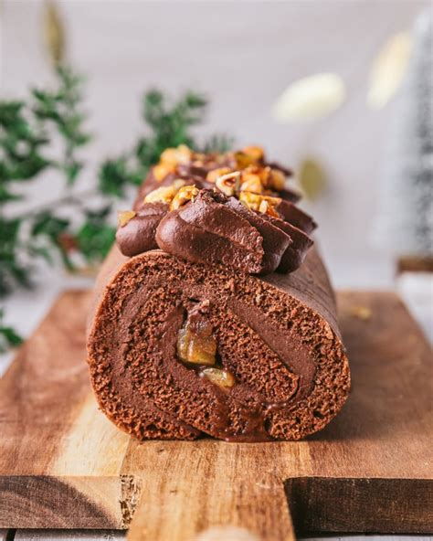 Bûche de Noël au Chocolat Noisettes et Poires confites aux épices