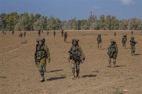 Idf Tanks Troops Push Into Gaza In Limited Raid Ahead Of Ground