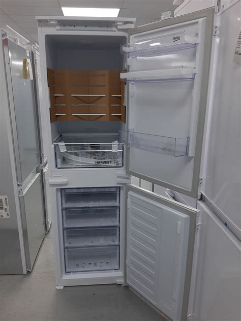 Beko HarvestFresh BCFD4V50 Integrated 50 50 Frost Free Fridge Freezer